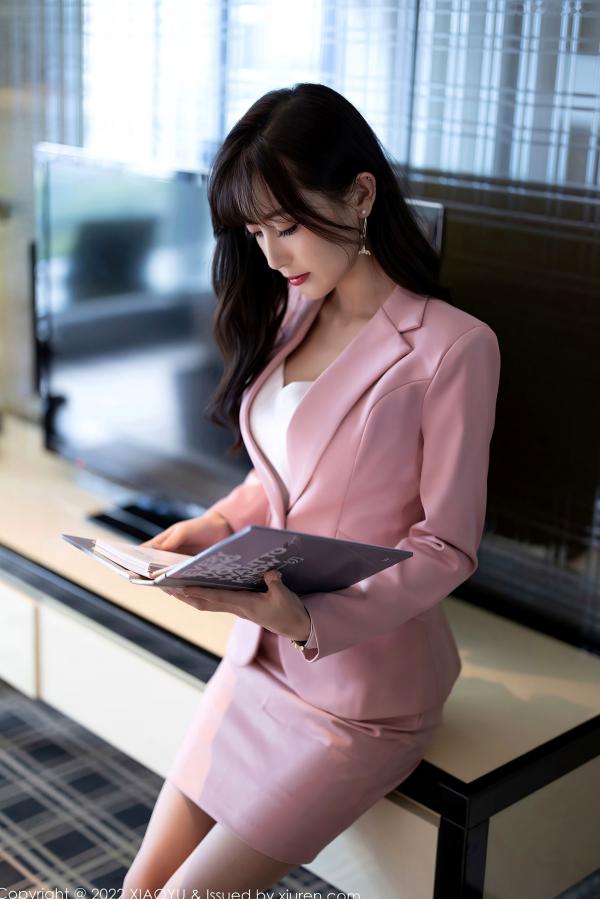 林星阑   XiaoYu语画界-815-林星阑-粉色职业短裙制服诱惑与白色蕾丝内衣时尚私房照-2022.07.07第9张图片