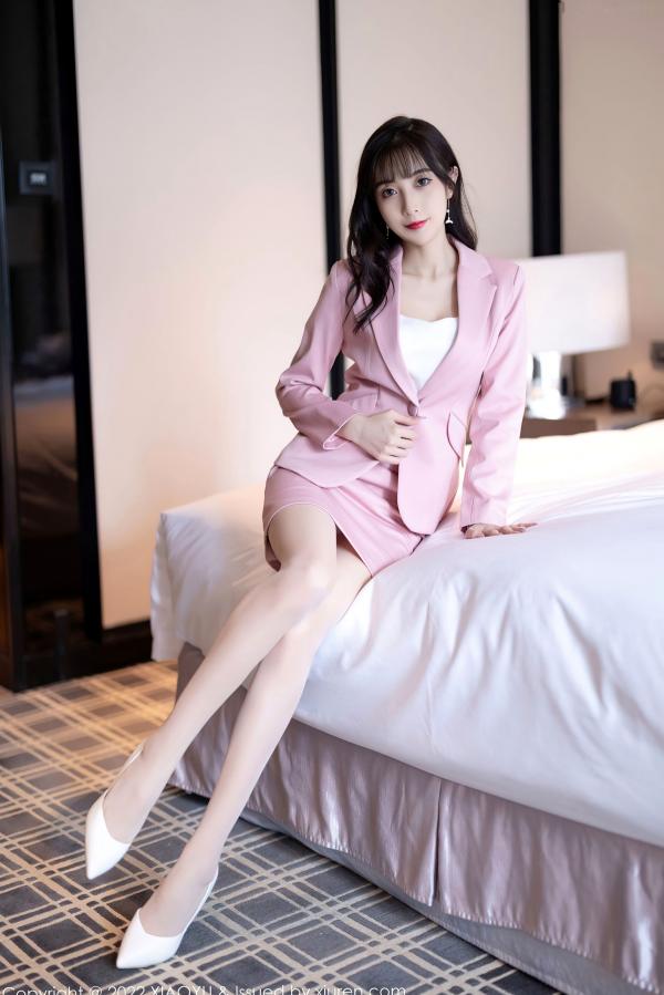 林星阑   XiaoYu语画界-815-林星阑-粉色职业短裙制服诱惑与白色蕾丝内衣时尚私房照-2022.07.07第14张图片