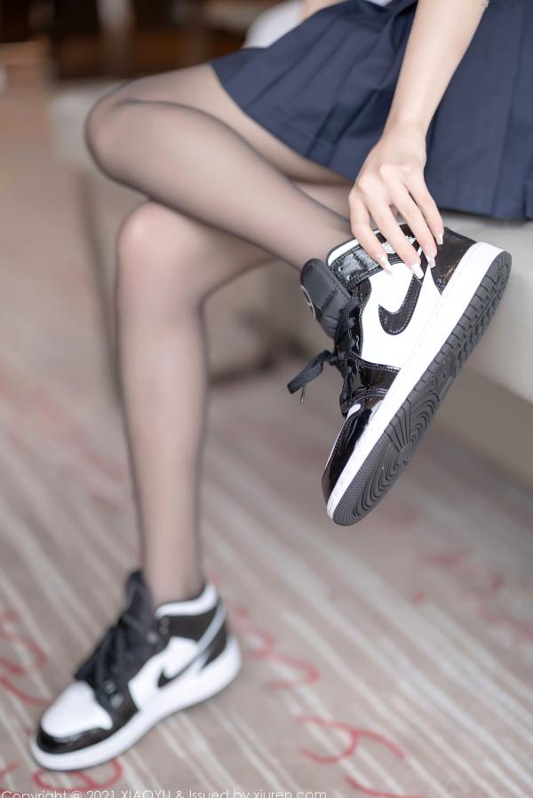 林星阑   林星阑JK制服黑丝诱惑视觉大片：清纯少女与性感的灵动碰撞，极致展现迷人身材与诱惑美腿，语画界精品呈现第15张图片