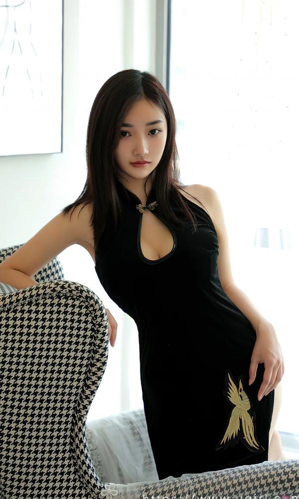 西门小玉   UGirlsApp尤果圈：西门小玉《不期而遇》黑色丝绒旗袍诱惑私房美腿写真第14张图片