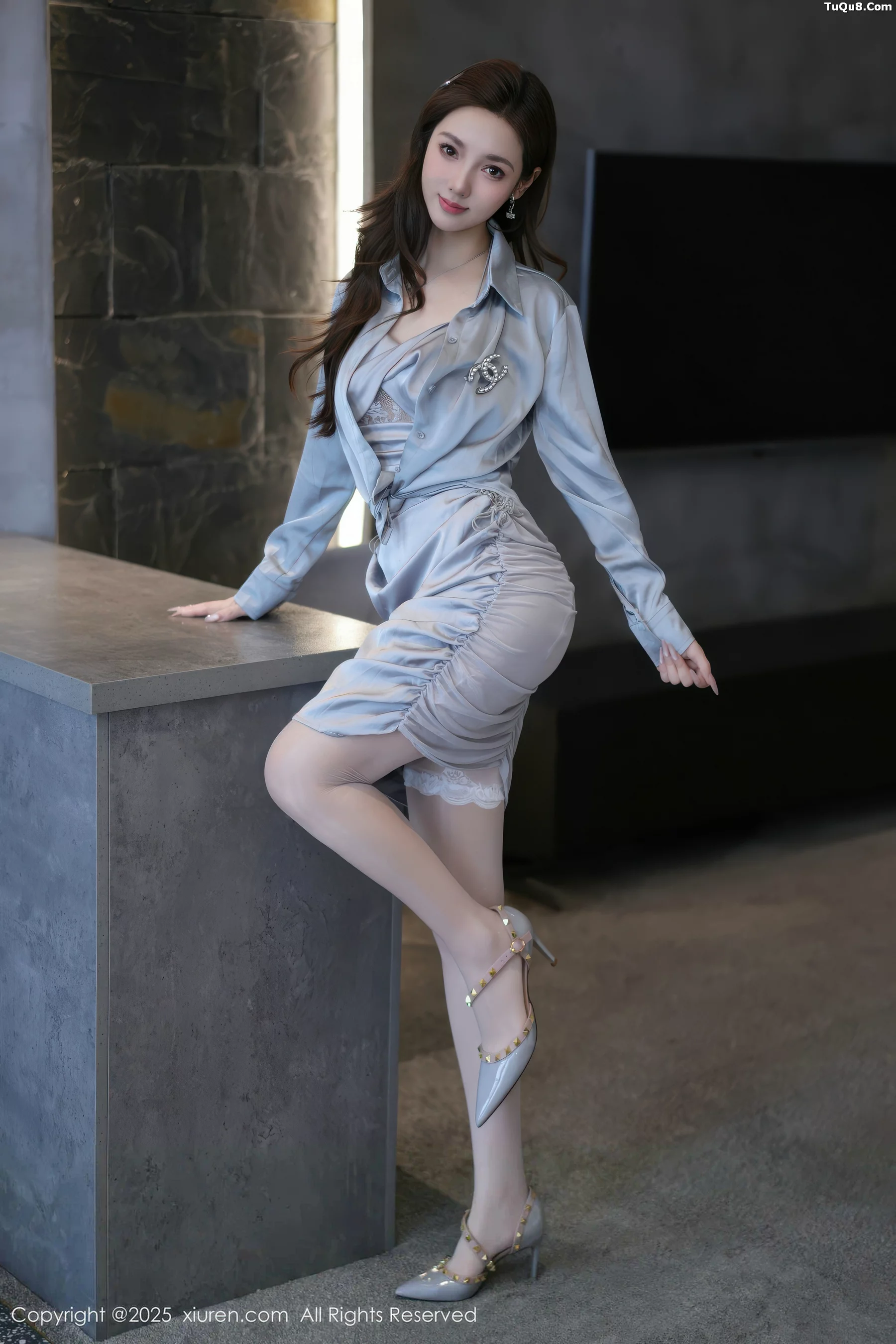 明日花桃桃  [XiuRen]高清写真图 2025.10.30 No.10926 Twins-桃桃 情趣护士服第2张图片