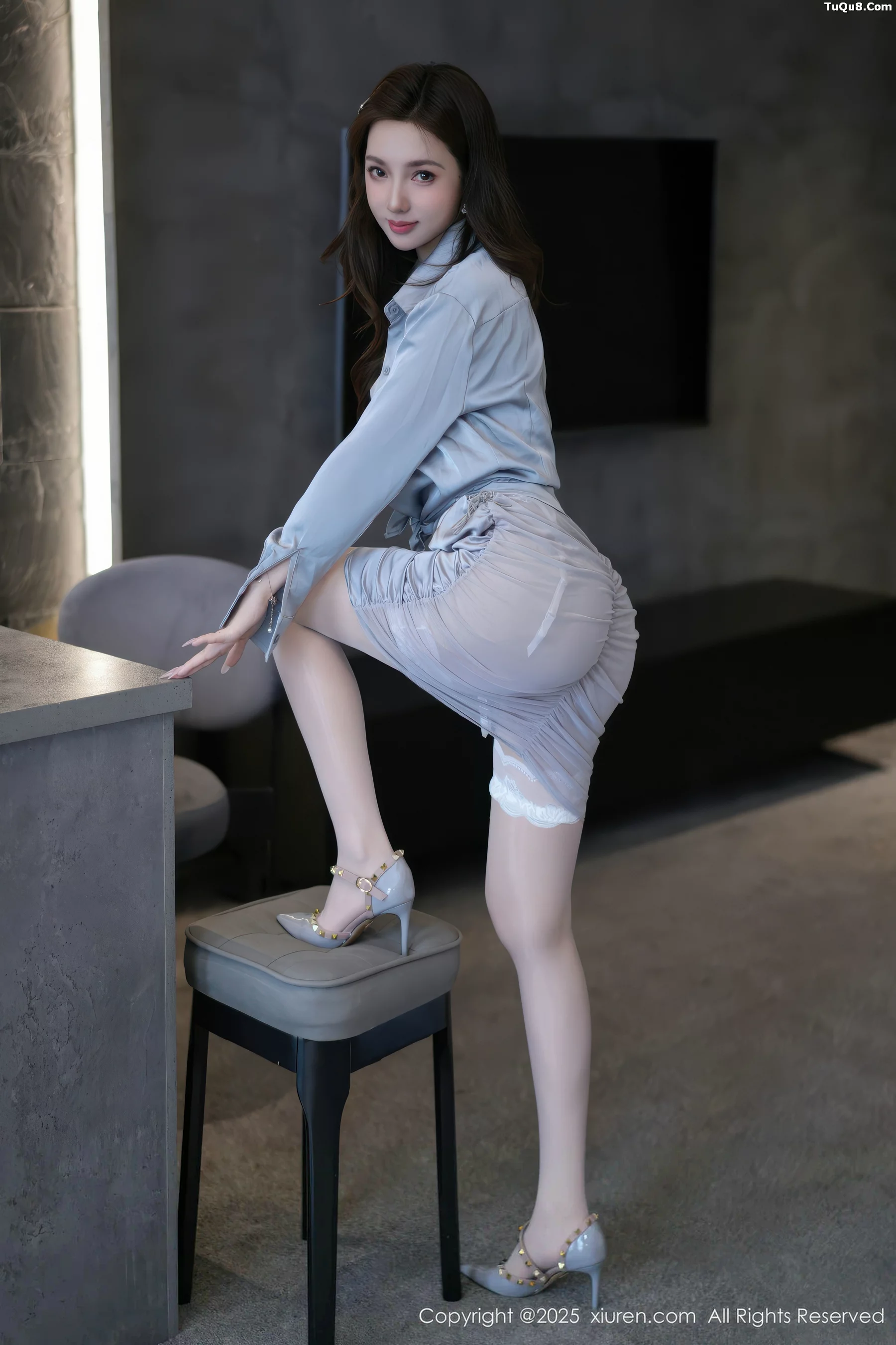 明日花桃桃  [XiuRen]高清写真图 2025.10.30 No.10926 Twins-桃桃 情趣护士服第4张图片