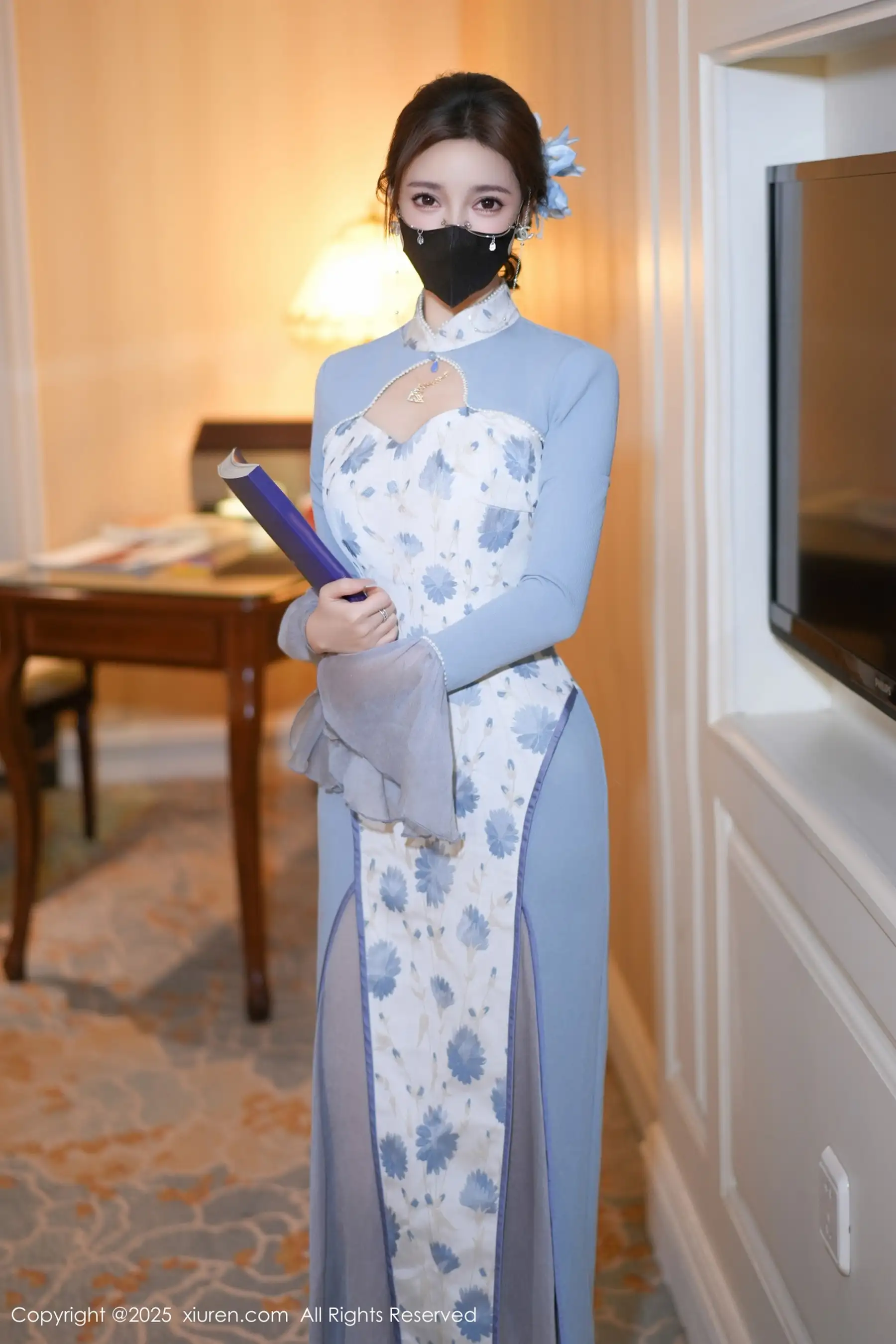 明日花桃桃  [XiuRen]高清写真图 2025.11.26 No.11033 Twins-桃桃 闪亮白丝第1张图片