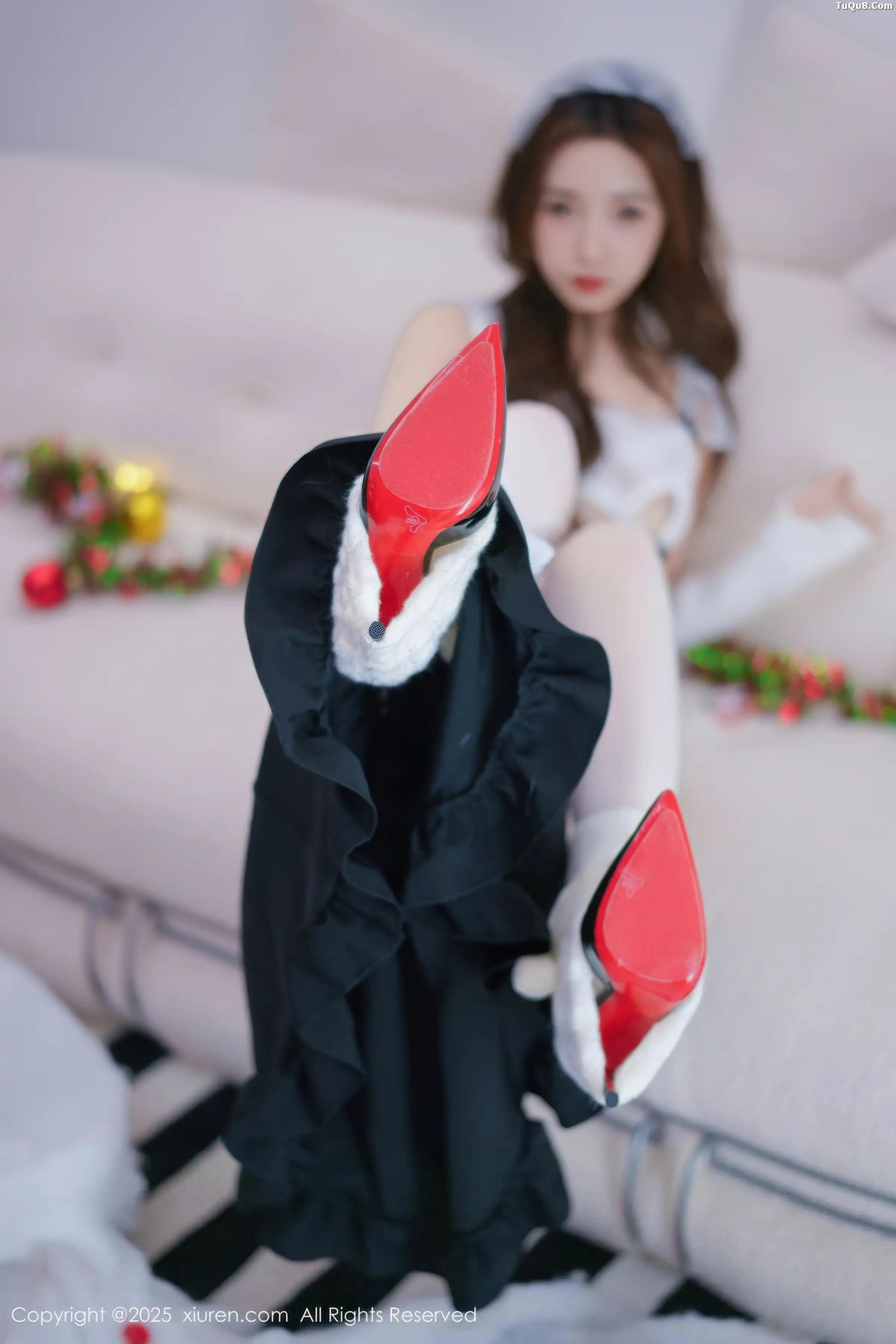 明日花桃桃  [XiuRen]高清写真图 2025.12.24 No.11152 Twins-桃桃 丁字裤第21张图片