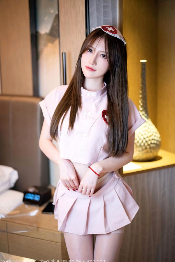 美桃酱   MyGirl美媛馆-615-美桃酱-长三角旅拍粉色护士制服白色内衣肉丝-2021.11.10第23张图片