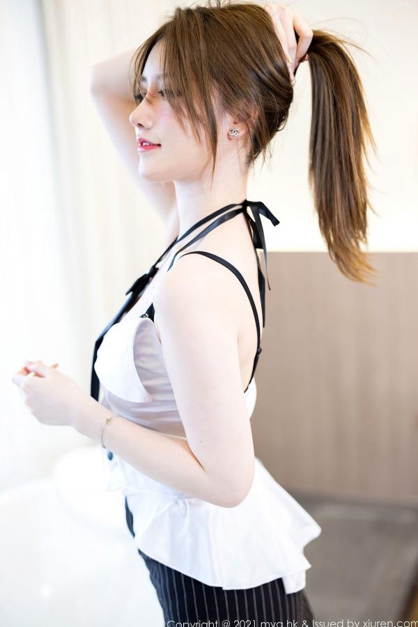 美桃酱   MyGirl美媛馆571期：美桃酱杭州旅拍，白色吊带装搭配黑条纹超短裙加白丝袜，演绎极致私房OL制服诱惑，气质冷艳动人，尽显撩人魅力。第44张图片