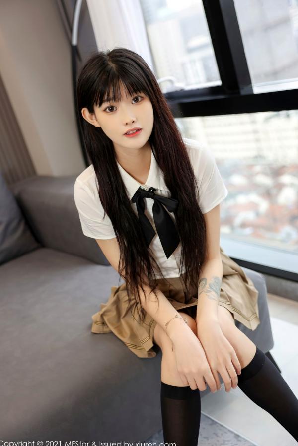 77qiqi   MFStar模范学院-546-77qiqi-短款白衬衫百褶裙黑丝-2021.12.10第3张图片