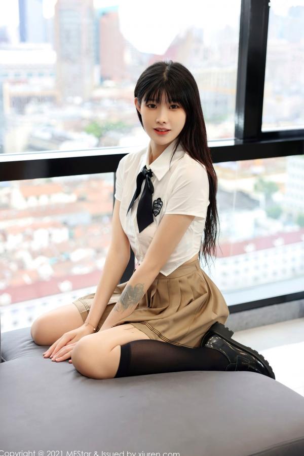 77qiqi   MFStar模范学院-546-77qiqi-短款白衬衫百褶裙黑丝-2021.12.10第14张图片