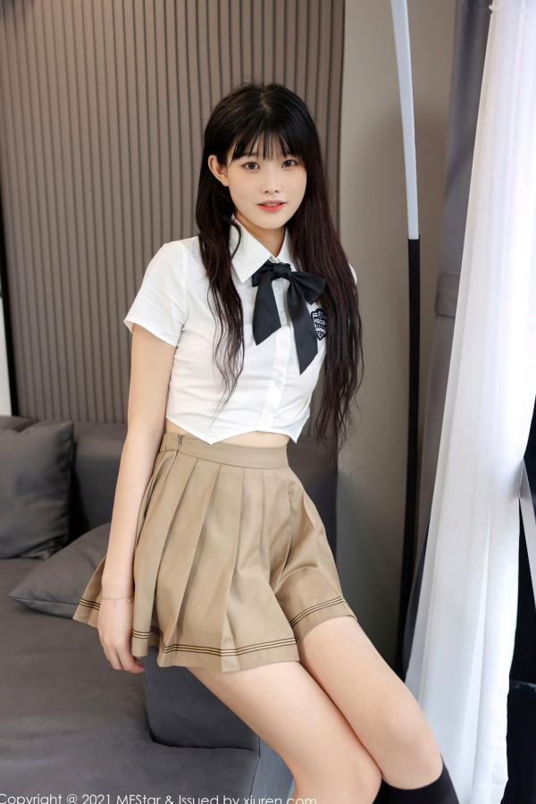 77qiqi   MFStar模范学院-546-77qiqi-短款白衬衫百褶裙黑丝-2021.12.10第18张图片