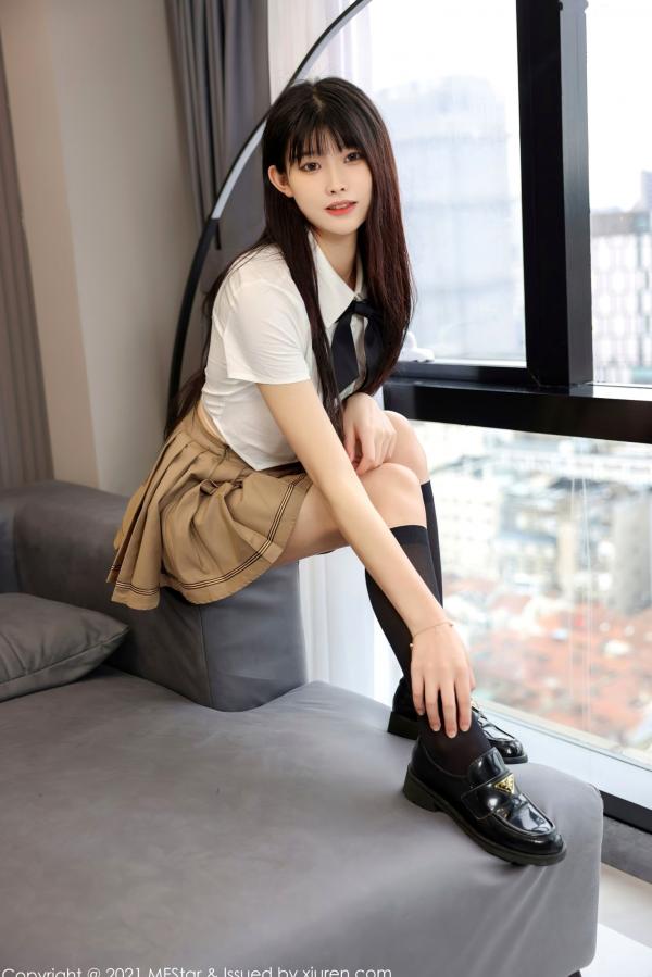 77qiqi   MFStar模范学院-546-77qiqi-短款白衬衫百褶裙黑丝-2021.12.10第22张图片