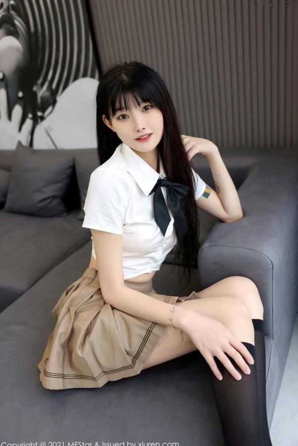 77qiqi   MFStar模范学院-546-77qiqi-短款白衬衫百褶裙黑丝-2021.12.10第28张图片