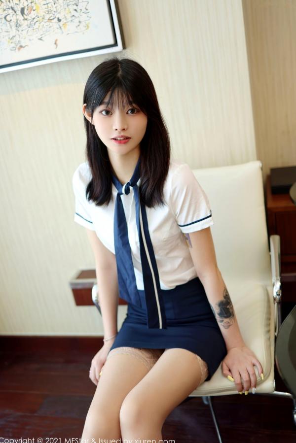 77qiqi   MFStar模范学院-516-77qiqi：制服诱惑办公室写真，修长美腿搭配肉色蕾丝袜，兼具清纯与性感的职场魅力第2张图片