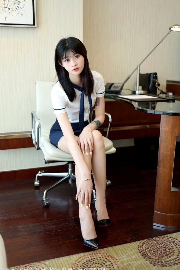 77qiqi   MFStar模范学院-516-77qiqi：制服诱惑办公室写真，修长美腿搭配肉色蕾丝袜，兼具清纯与性感的职场魅力第4张图片