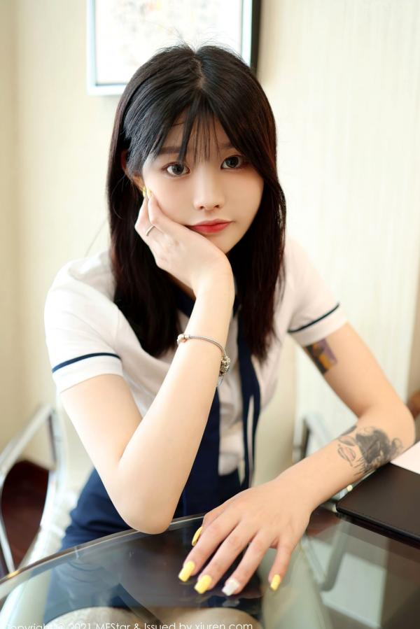 77qiqi   MFStar模范学院-516-77qiqi：制服诱惑办公室写真，修长美腿搭配肉色蕾丝袜，兼具清纯与性感的职场魅力第8张图片