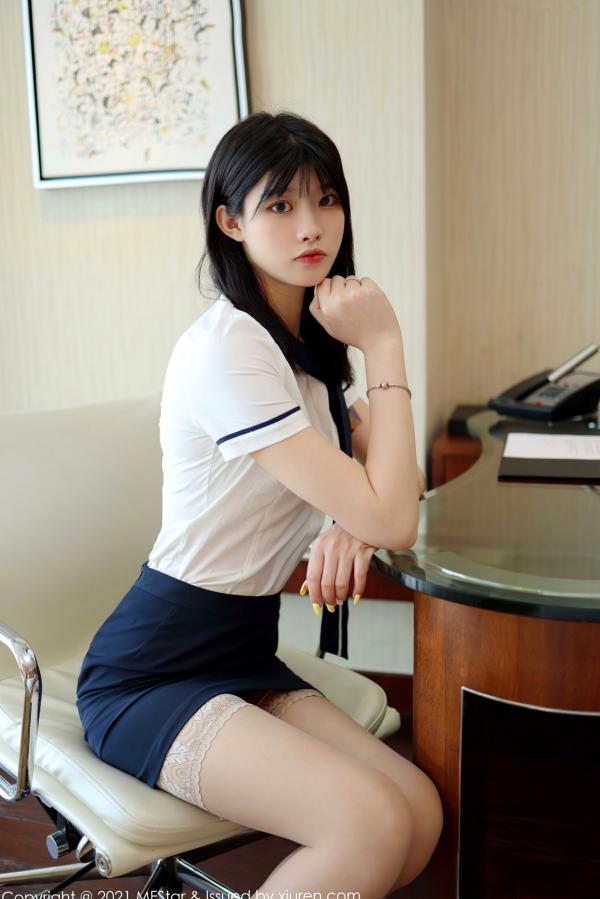 77qiqi   MFStar模范学院-516-77qiqi：制服诱惑办公室写真，修长美腿搭配肉色蕾丝袜，兼具清纯与性感的职场魅力第19张图片
