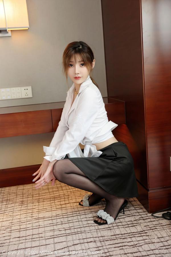 李颖煊  新人模特李颖煊 经典的白衬衫第24张图片