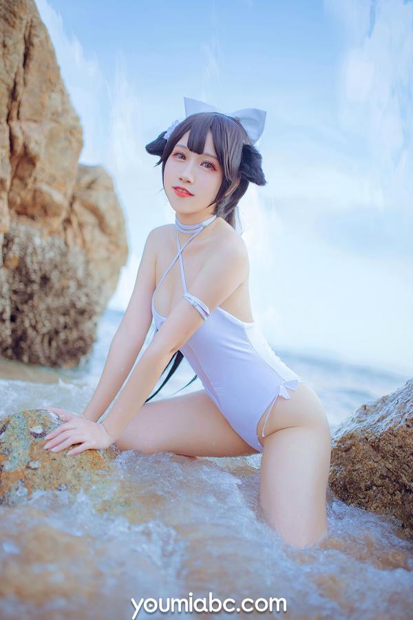 陈若依 抖娘利世  YouMi尤蜜：抖娘利世《碧蓝航线》COS泳装大尺度美图，猫耳萌妹海边礁石写真，纯白连体泳衣展现极致诱惑，清新甜美风情万种第23张图片