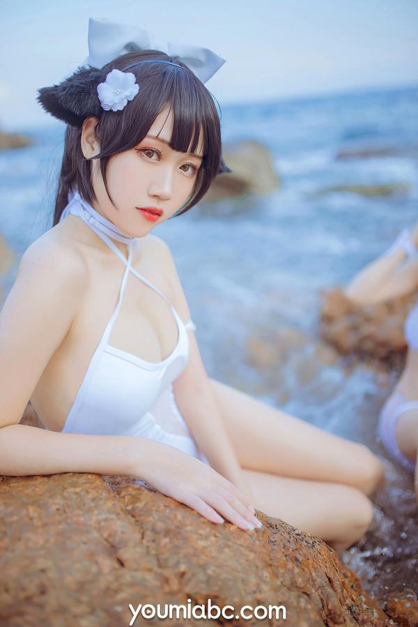 陈若依 抖娘利世  YouMi尤蜜：抖娘利世《碧蓝航线》COS泳装大尺度美图，猫耳萌妹海边礁石写真，纯白连体泳衣展现极致诱惑，清新甜美风情万种第28张图片