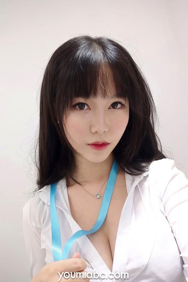 陈若依 抖娘利世  YouMi尤蜜-2020.12.13-抖娘利世-《OL午间自拍》制服诱惑职场写真翘臀福利第9张图片