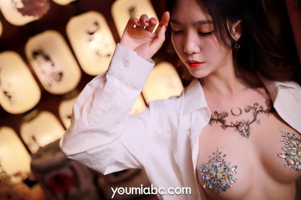 陈若依 抖娘利世  YouMi尤蜜-抖娘利世《风情居酒屋》：极品女神身着性感内衣，点缀璀璨水钻，演绎极致日式唯美诱惑写真第12张图片