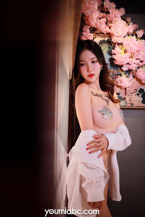 陈若依 抖娘利世  YouMi尤蜜-抖娘利世《风情居酒屋》：极品女神身着性感内衣，点缀璀璨水钻，演绎极致日式唯美诱惑写真第20张图片