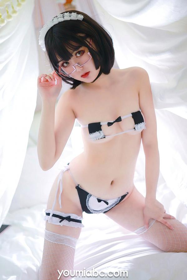 您的蛋蛋   YouMi尤蜜-您的蛋蛋-女仆装私房诱惑写真，眼镜渔网袜，唯美灯光下的性感拍摄第14张图片