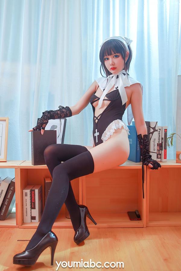您的蛋蛋   尤蜜YouMi-您的蛋蛋-美味修女Cosplay写真-室内性感制服诱惑，黑丝高跟尽显动人魅力第7张图片