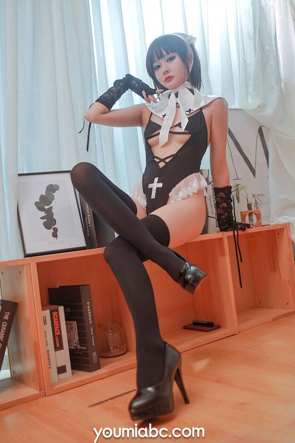 您的蛋蛋   尤蜜YouMi-您的蛋蛋-美味修女Cosplay写真-室内性感制服诱惑，黑丝高跟尽显动人魅力第8张图片
