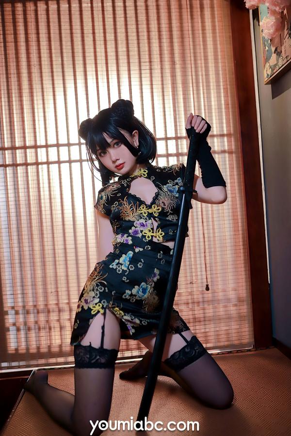 您的蛋蛋   YouMi尤蜜-2020.12.12-您的蛋蛋-《旗袍武士娘》角色扮演性感私房照，改良旗袍与黑丝诱惑，又飒又美第16张图片