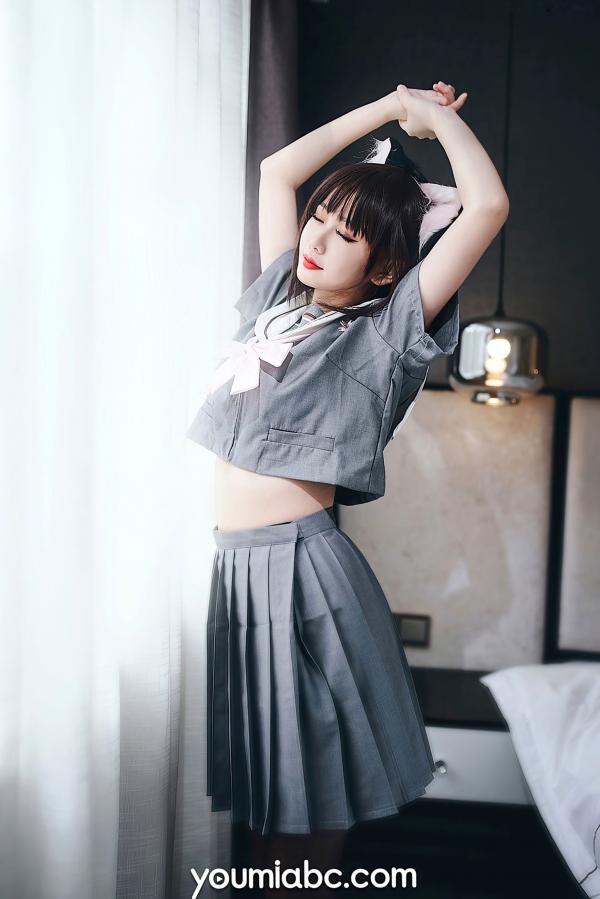 您的蛋蛋   YouMi尤蜜-您的蛋蛋《制服猫娘》：元气日系制服搭配黑丝美腿，演绎极致甜辣制服诱惑与性感姿态第6张图片