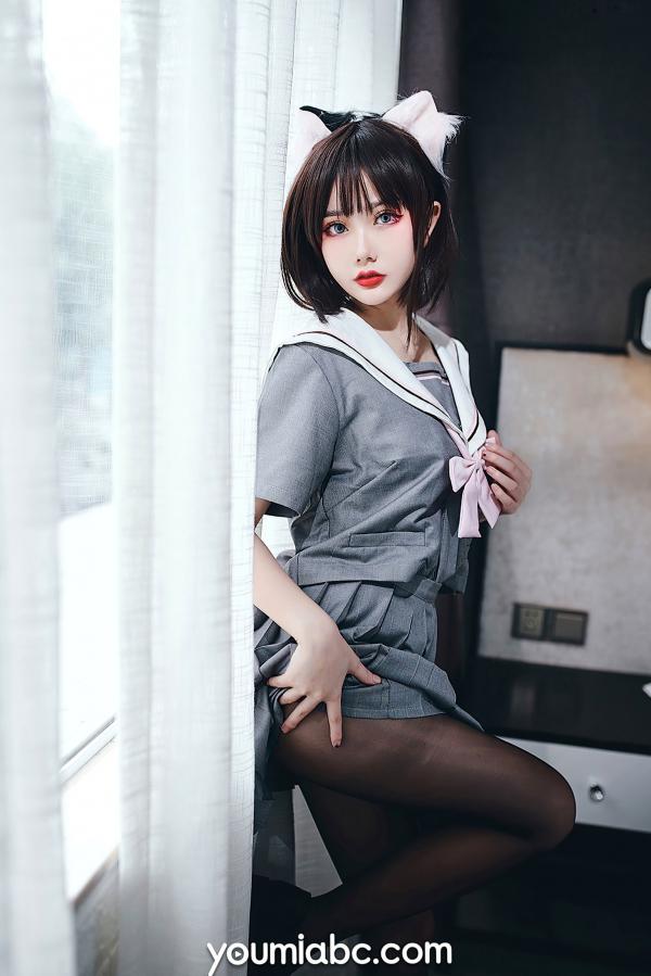 您的蛋蛋   YouMi尤蜜-您的蛋蛋《制服猫娘》：元气日系制服搭配黑丝美腿，演绎极致甜辣制服诱惑与性感姿态第7张图片