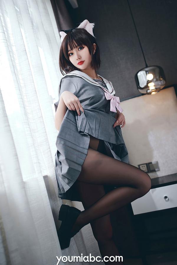 您的蛋蛋   YouMi尤蜜-您的蛋蛋《制服猫娘》：元气日系制服搭配黑丝美腿，演绎极致甜辣制服诱惑与性感姿态第8张图片