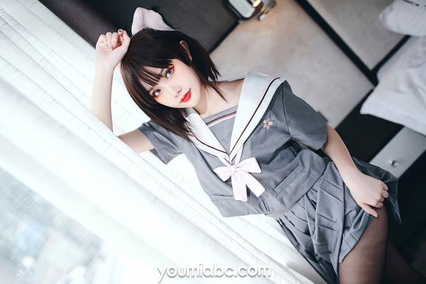 您的蛋蛋   YouMi尤蜜-您的蛋蛋《制服猫娘》：元气日系制服搭配黑丝美腿，演绎极致甜辣制服诱惑与性感姿态第9张图片