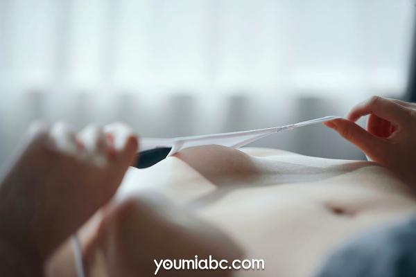 您的蛋蛋   YouMi尤蜜-您的蛋蛋《制服猫娘》：元气日系制服搭配黑丝美腿，演绎极致甜辣制服诱惑与性感姿态第30张图片