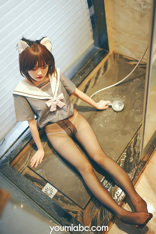 您的蛋蛋   YouMi尤蜜-您的蛋蛋《制服猫娘》：元气日系制服搭配黑丝美腿，演绎极致甜辣制服诱惑与性感姿态第37张图片