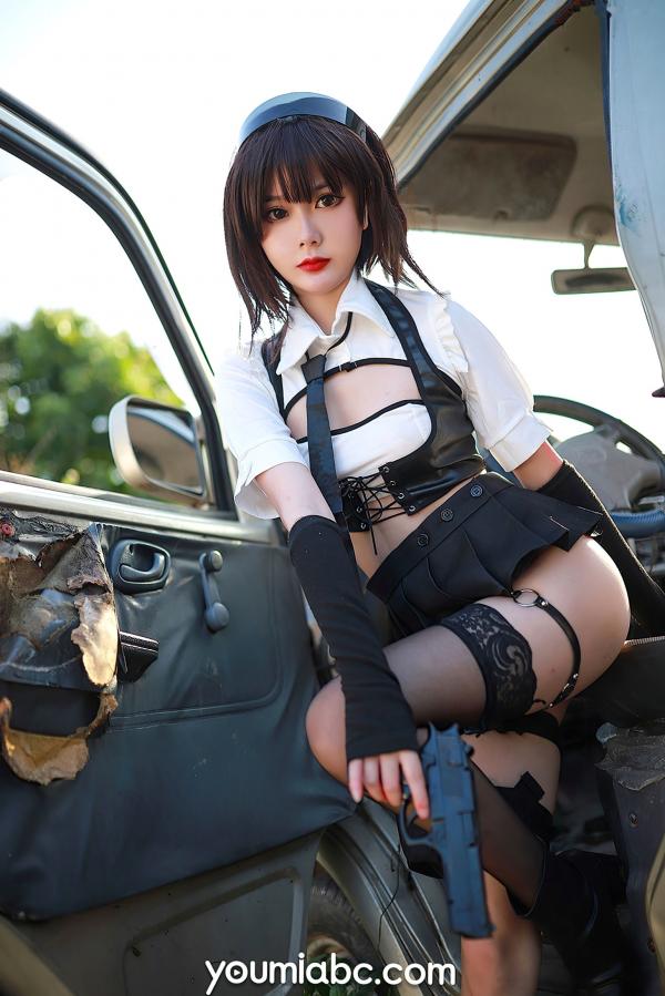 您的蛋蛋   【YouMi尤蜜】您的蛋蛋-《停车场の武装娘》：废土风角色扮演，黑丝美腿极致诱惑，废弃车场里的冷艳战斗姬写真第28张图片