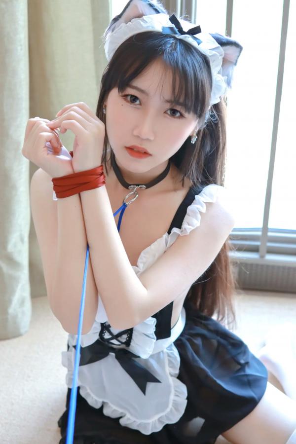 不呆猫   不呆猫 - 小女仆角色扮演，黑丝蕾丝猫娘诱惑私房写真 [26P]第17张图片