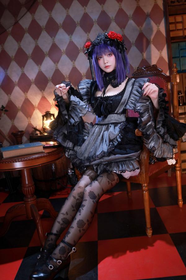 水淼   水淼-Aqua-水谷雫-Shizuku-Kuroe复古哥特风角色扮演，精致花纹丝袜美腿，室内私房写真性感迷人第1张图片