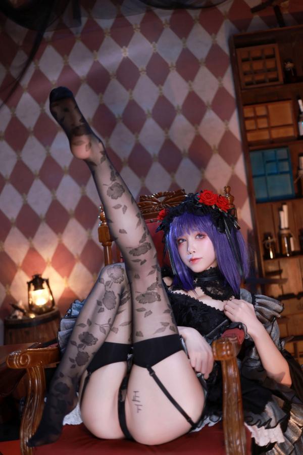 水淼   水淼-Aqua-水谷雫-Shizuku-Kuroe复古哥特风角色扮演，精致花纹丝袜美腿，室内私房写真性感迷人第18张图片