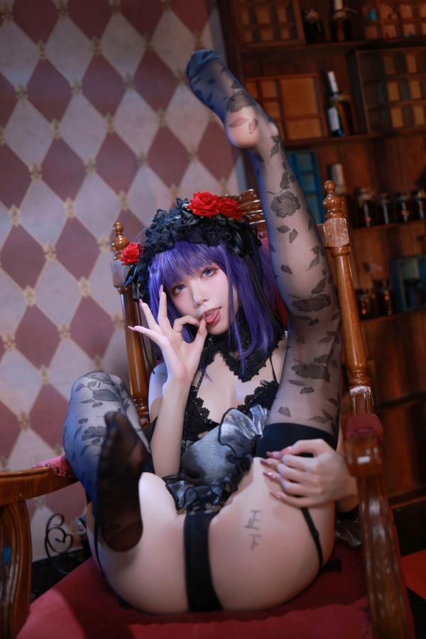水淼   水淼-Aqua-水谷雫-Shizuku-Kuroe复古哥特风角色扮演，精致花纹丝袜美腿，室内私房写真性感迷人第40张图片