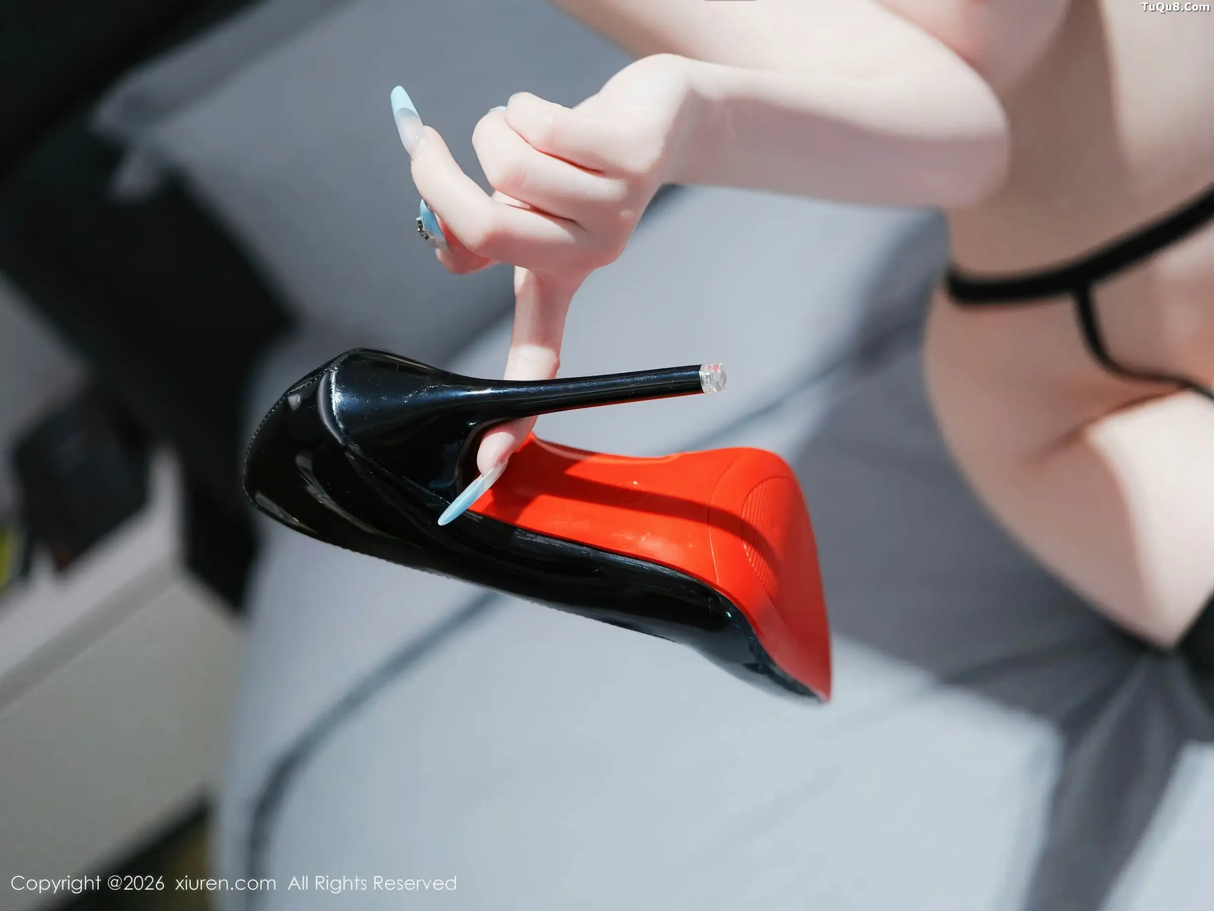 甜妮  [XiuRen]高清写真图 2026.01.07 No.11204 甜妮 黑丝吊袜第38张图片