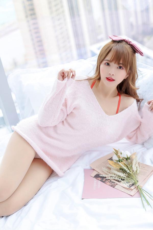 张思允   IMiss爱蜜社-677-张思允：甜美粉色毛衣与丝袜诱惑，极致居家私房摄影写真第18张图片
