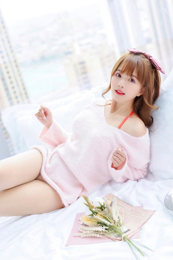 张思允   IMiss爱蜜社-677-张思允：甜美粉色毛衣与丝袜诱惑，极致居家私房摄影写真第22张图片