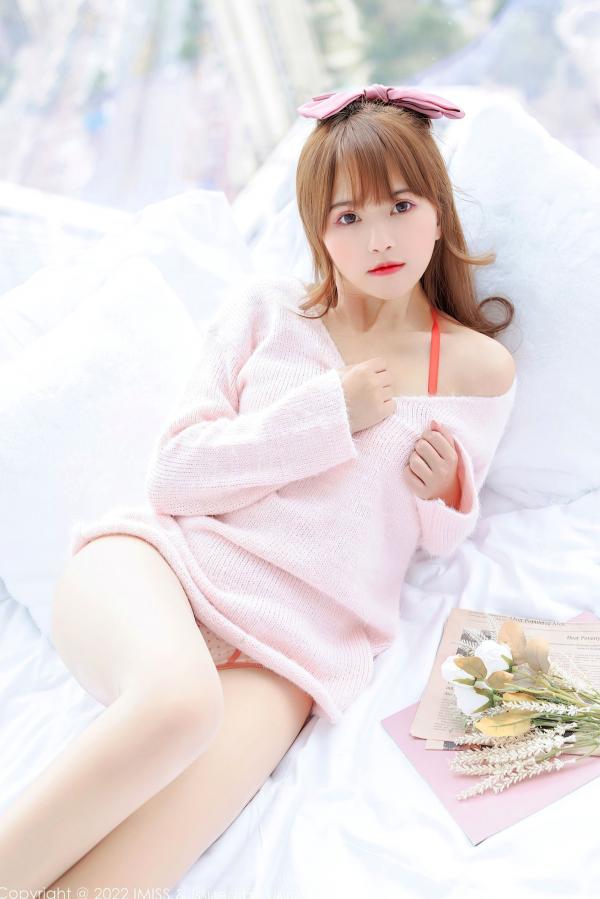 张思允   IMiss爱蜜社-677-张思允：甜美粉色毛衣与丝袜诱惑，极致居家私房摄影写真第26张图片