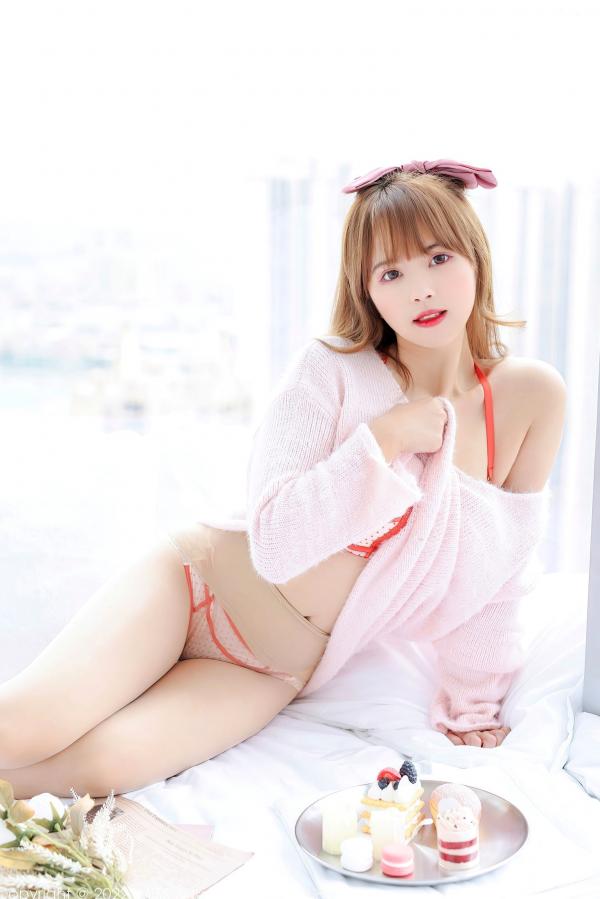 张思允   IMiss爱蜜社-677-张思允：甜美粉色毛衣与丝袜诱惑，极致居家私房摄影写真第29张图片