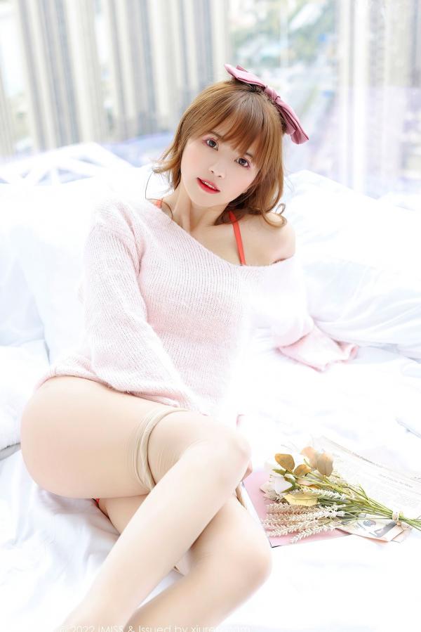 张思允   IMiss爱蜜社-677-张思允：甜美粉色毛衣与丝袜诱惑，极致居家私房摄影写真第37张图片