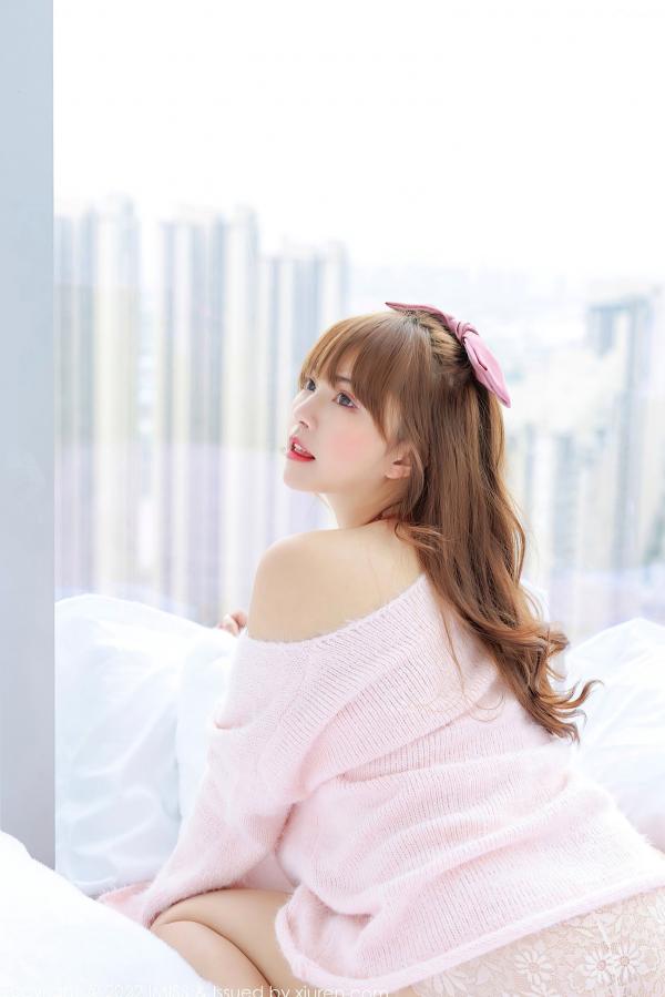 张思允   IMiss爱蜜社-677-张思允：甜美粉色毛衣与丝袜诱惑，极致居家私房摄影写真第51张图片
