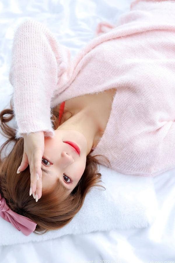 张思允   IMiss爱蜜社-677-张思允：甜美粉色毛衣与丝袜诱惑，极致居家私房摄影写真第55张图片