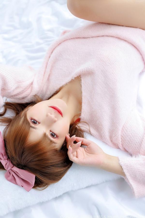 张思允   IMiss爱蜜社-677-张思允：甜美粉色毛衣与丝袜诱惑，极致居家私房摄影写真第56张图片