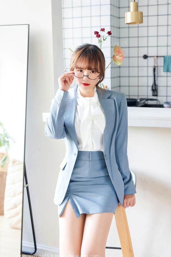 张思允   IMiss爱蜜社张思允：职业裙装干练知性，白衬衫红蕾丝内衣尽显极致性感，私房诱惑写真第7张图片